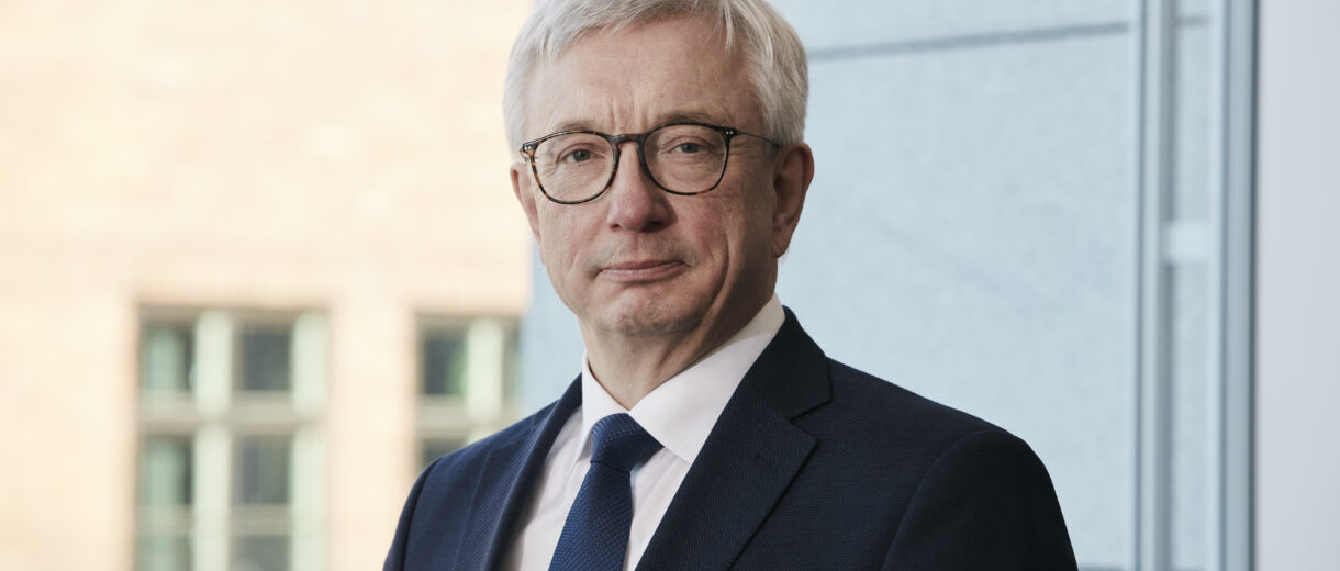 Portrett av Riksrevisor Karl Eirik Schjøtt-Pedersen